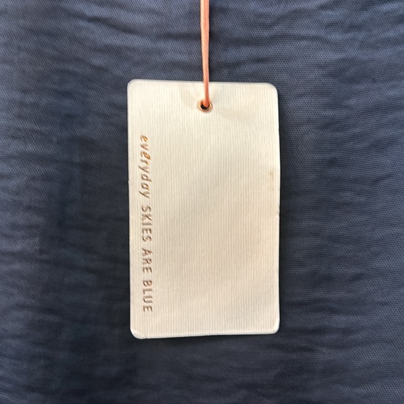 Slightly padded blouson top - Picture 2 of 4